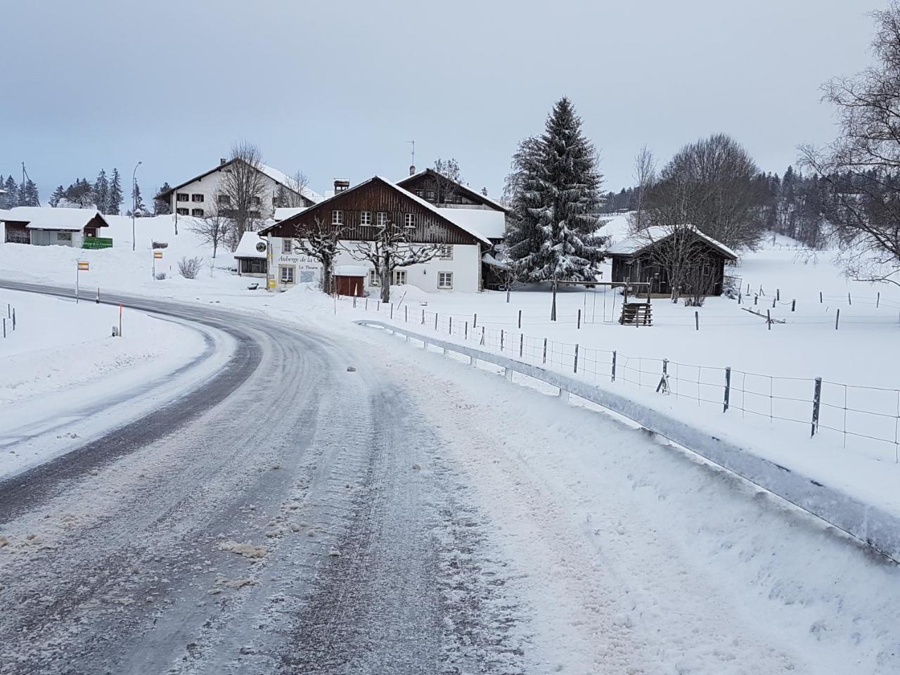 Auberge De La Couronne Saignelégier Kültér fotó